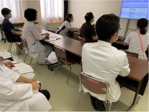 NSTスタッフで食事や点滴の内容,薬の処方等を確認するミーティングを実施