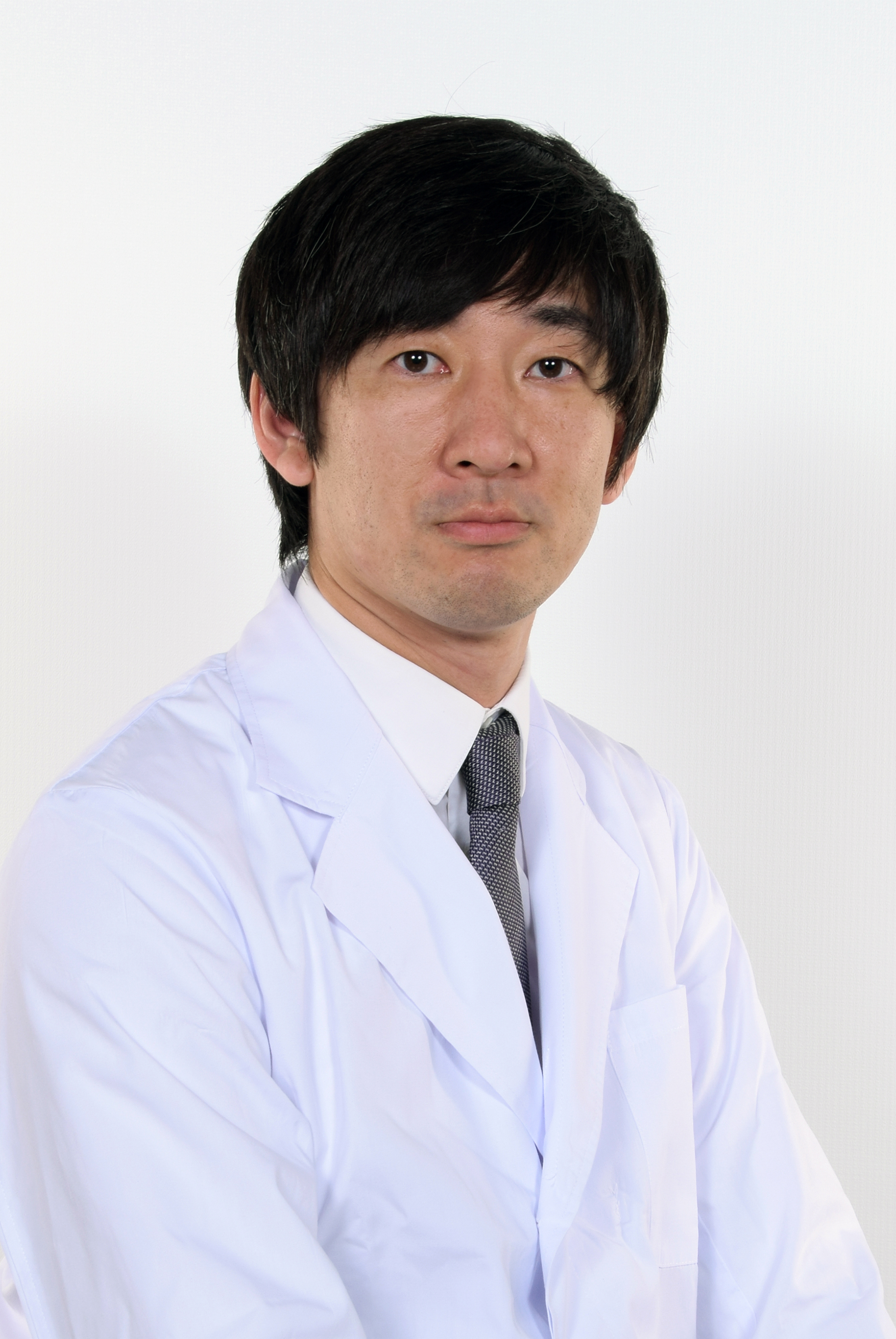 張 英士